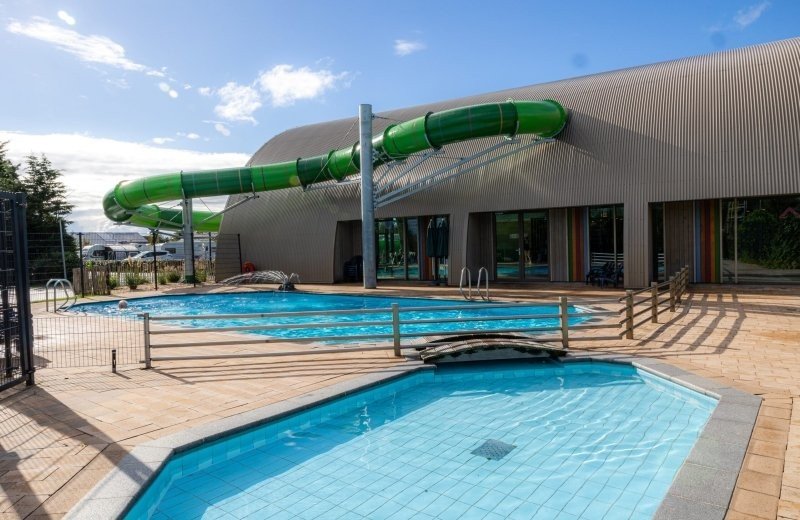 Kh zwembad buitenbad overzichtsfoto lr